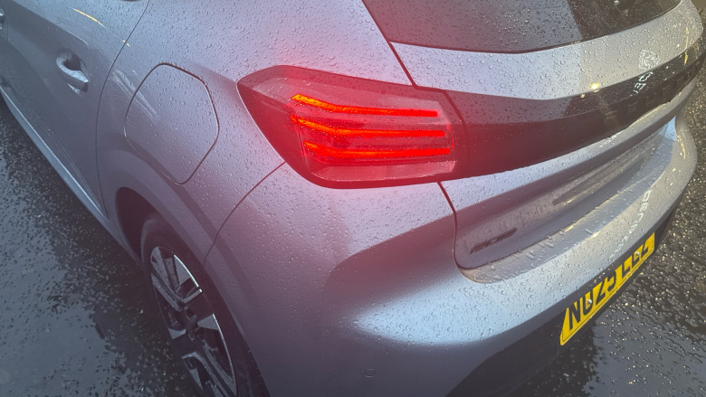 Peugeot 208 1.2 PureTech 100 Allure 5dr Petrol Hatchback